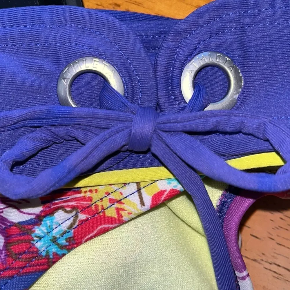 EUC PRETTY PURPLE FLORAL ATHLETA MEDIUM BIKINI BOTTOMS